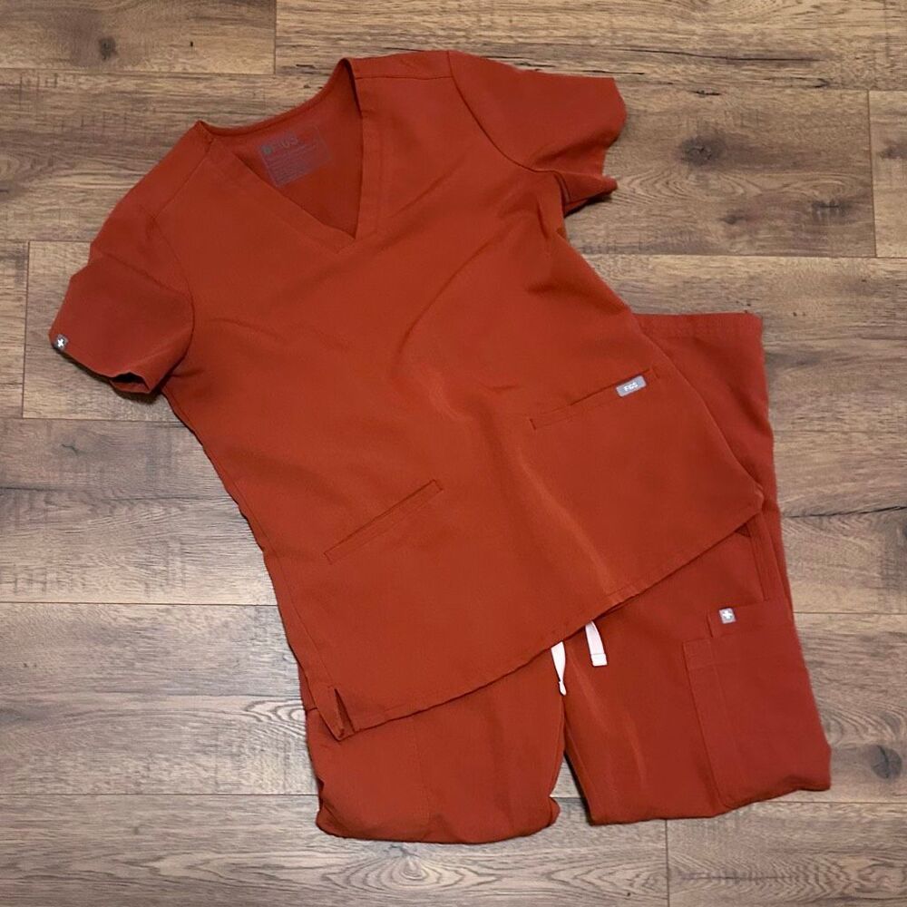 FIGS Terracotta Scrub Set Top and Pants Size Small